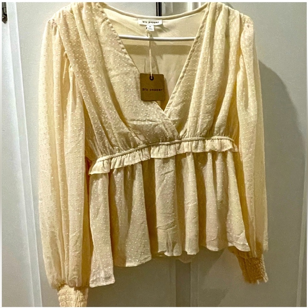 [BUNDLE - Woman’s Tops] WHAT A STEAL! 
See pictures for reference